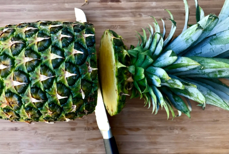 how to cut a pineapple 