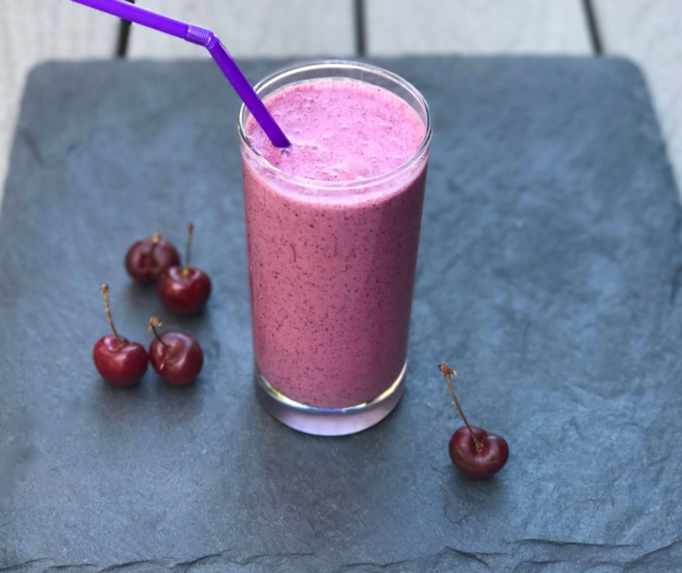 blueberry-cherry powerhouse antioxidant smoothie