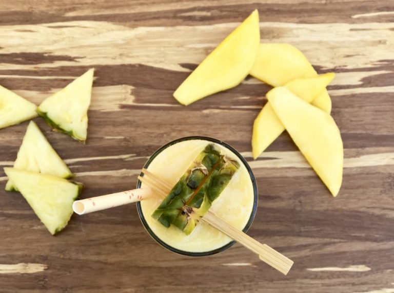 mango-pineapple protein smoothie