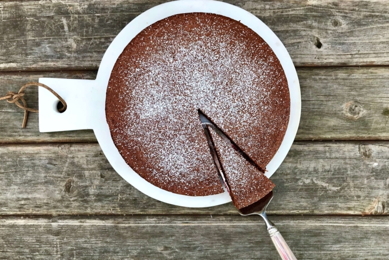 flourless chocolate-almond cake