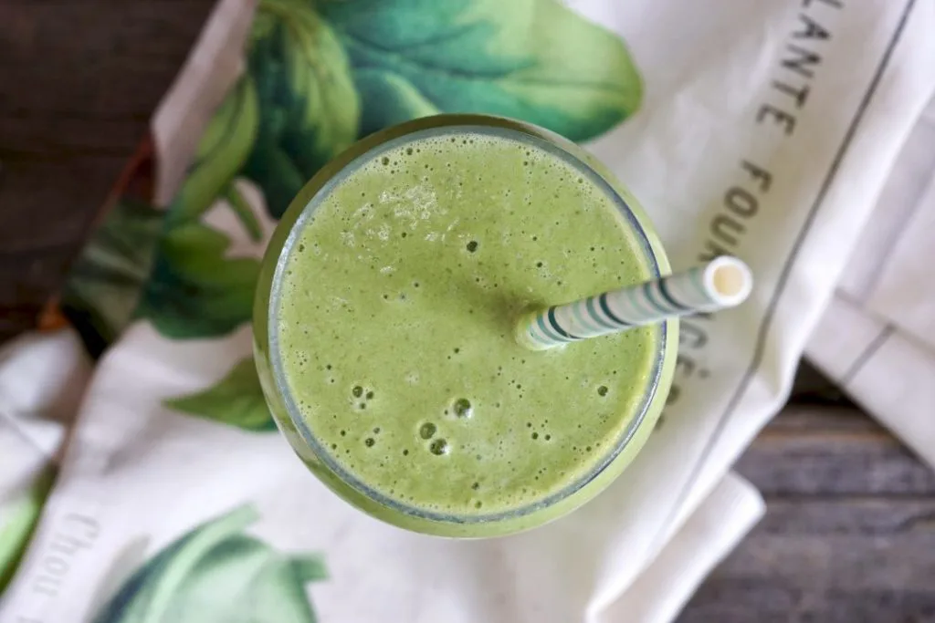 A Mild Green Detox Smoothie That The Whole Family Will Love