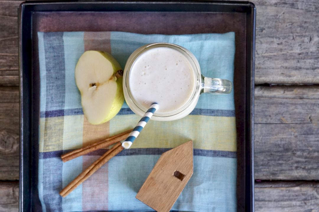 Pear-Oat Almond Smoothie