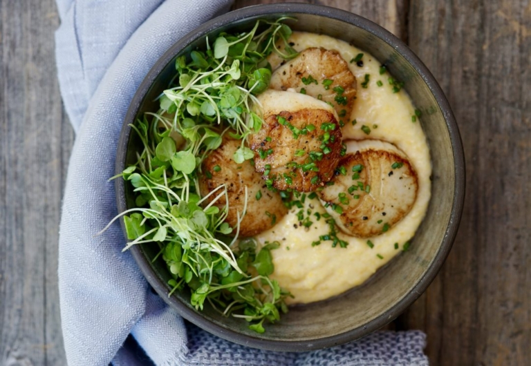 Scallops with cheese grits