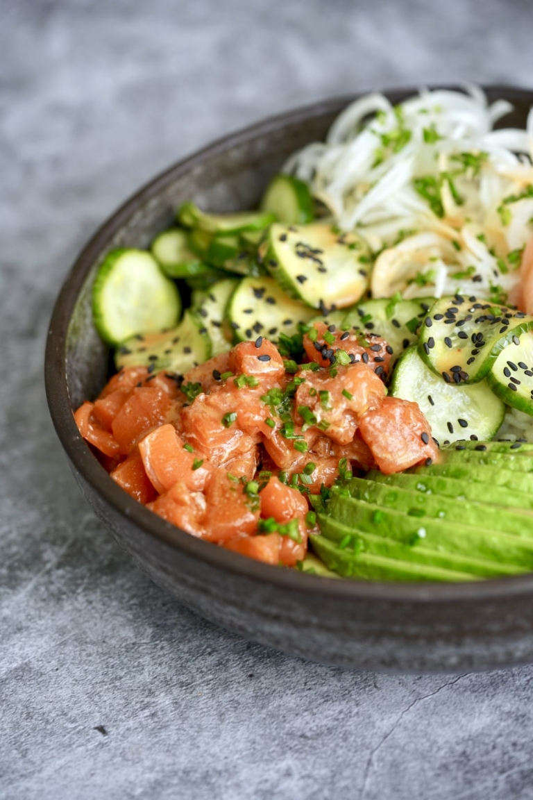 spicy salmon roll sushi bowl