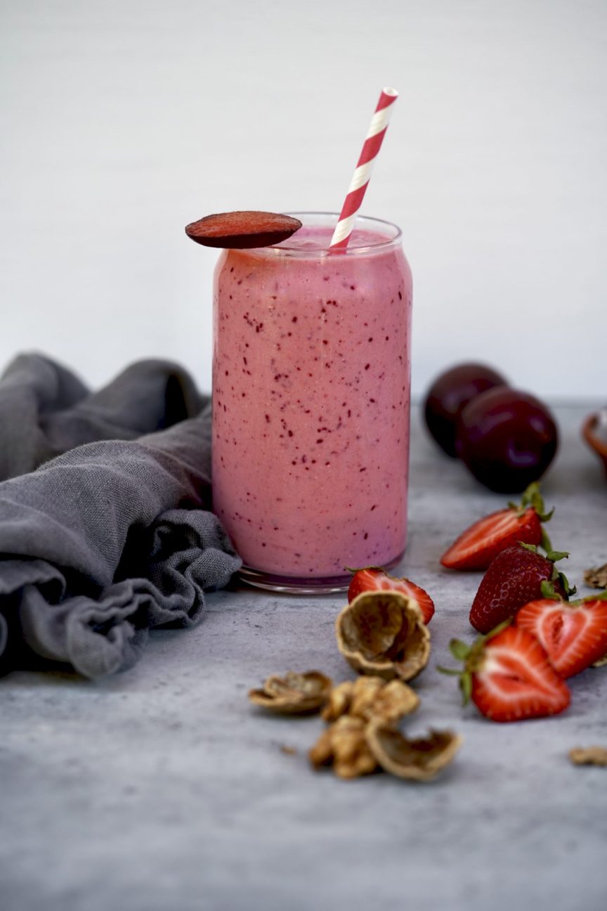 strawberry-plum walnut smoothie