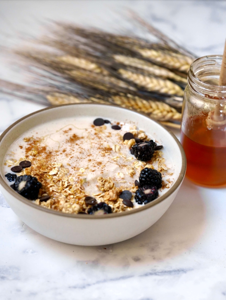 banana tahini smoothie bowl