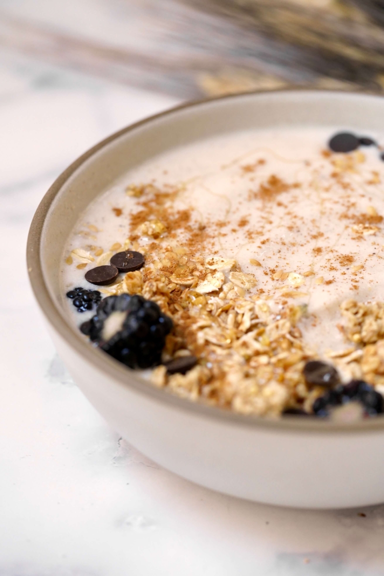 banana tahini smoothie bowl